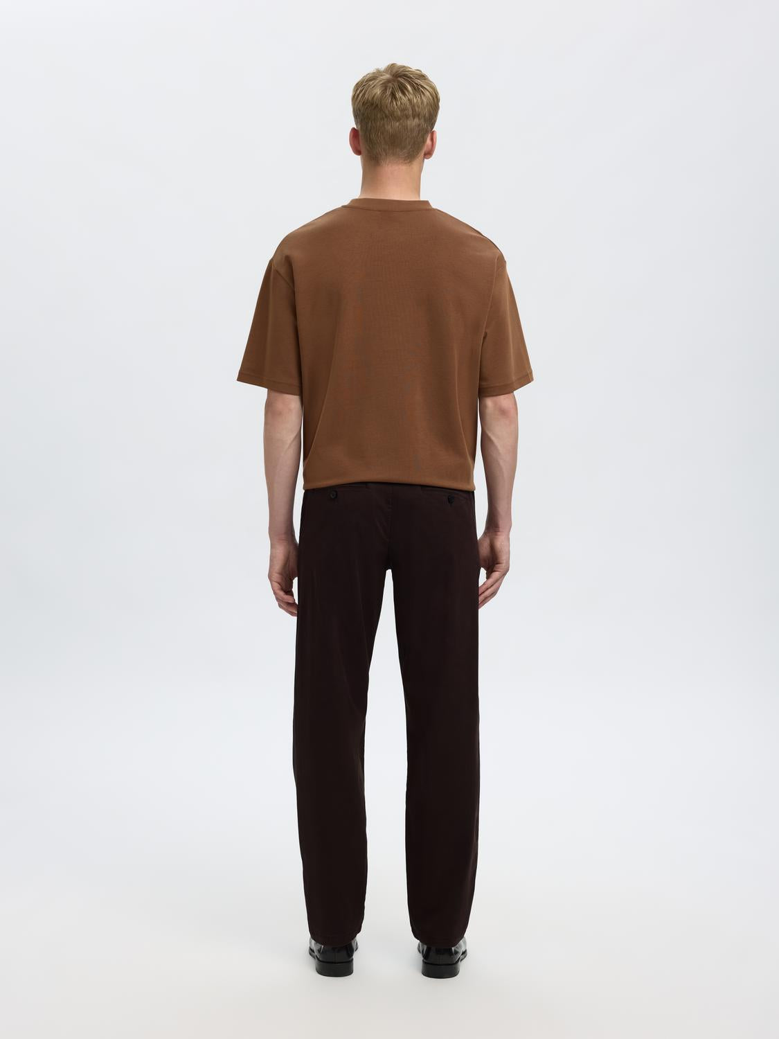 model_shot-back